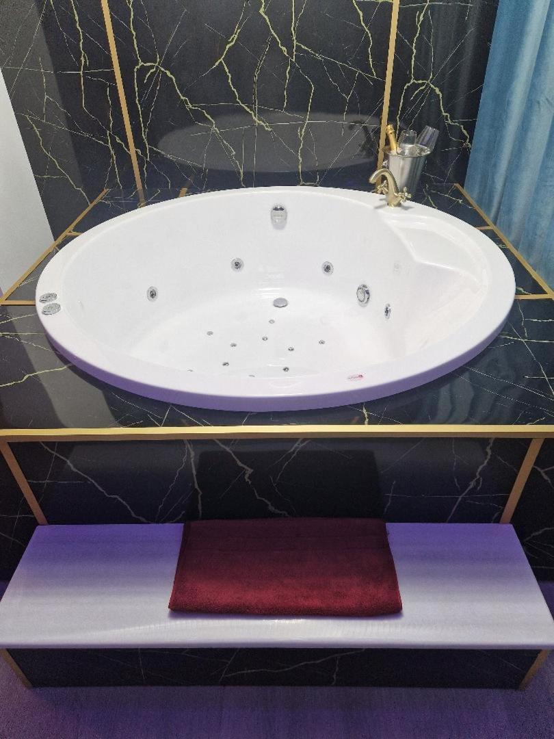 Afi Discret Jacuzzi Lägenhet Bukarest Exteriör bild