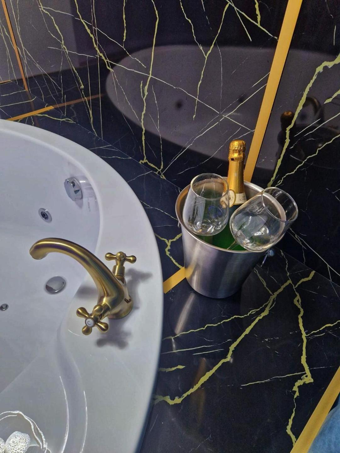 Afi Discret Jacuzzi Lägenhet Bukarest Exteriör bild